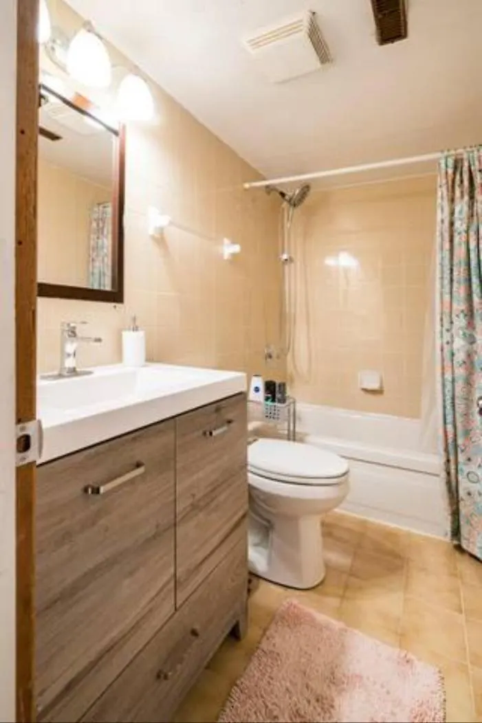 トロントCharming 2-Bdr Apt, Private Entrance, Self Check-Inアパートメント カナダ