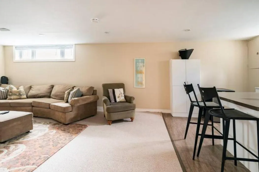 アパート トロントCharming 2-Bdr Apt, Private Entrance, Self Check-Inアパートメント カナダ